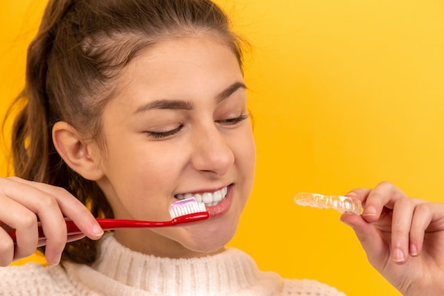 Правильная чистка зубов с брекетами