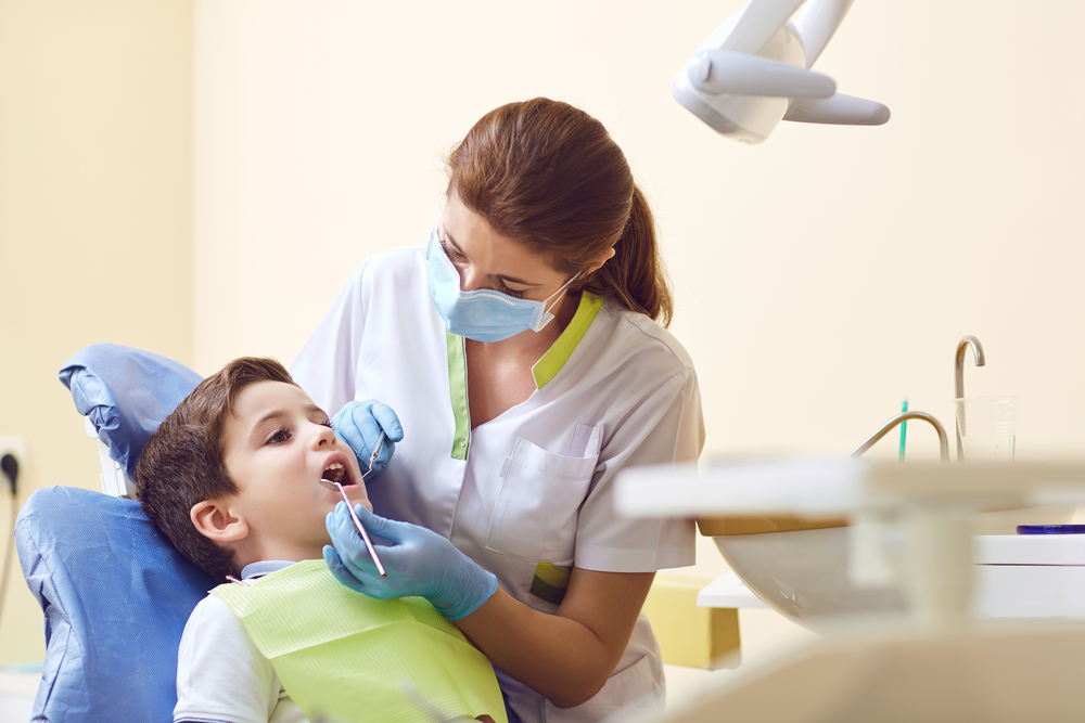 Показание к удалению молочных зубов у детей